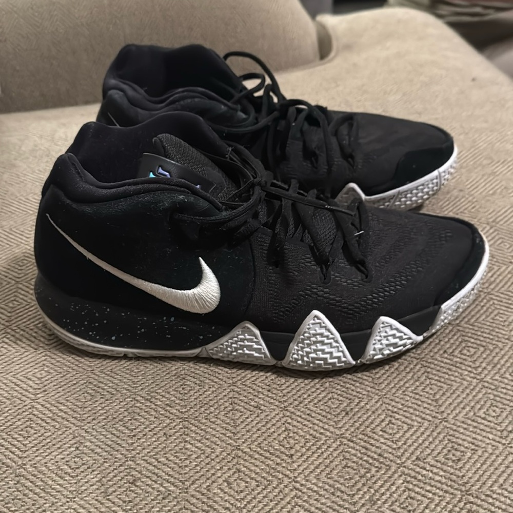 Nike Kyrie 4 "Ankle Taker" 943806-002 Black White Purple Men's Size 11